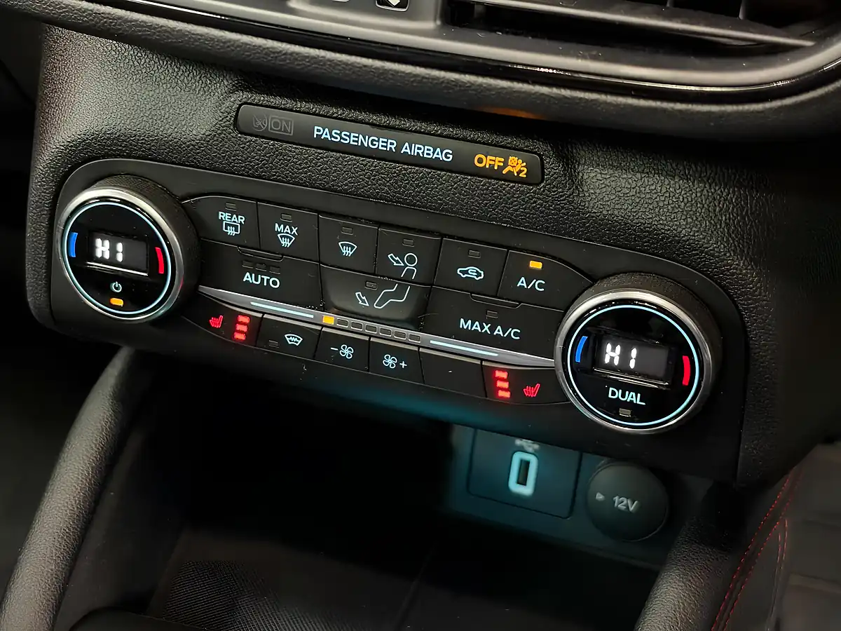 Used 2020 Ford Focus ST-Line X Silver - Interior and Exterior details 15