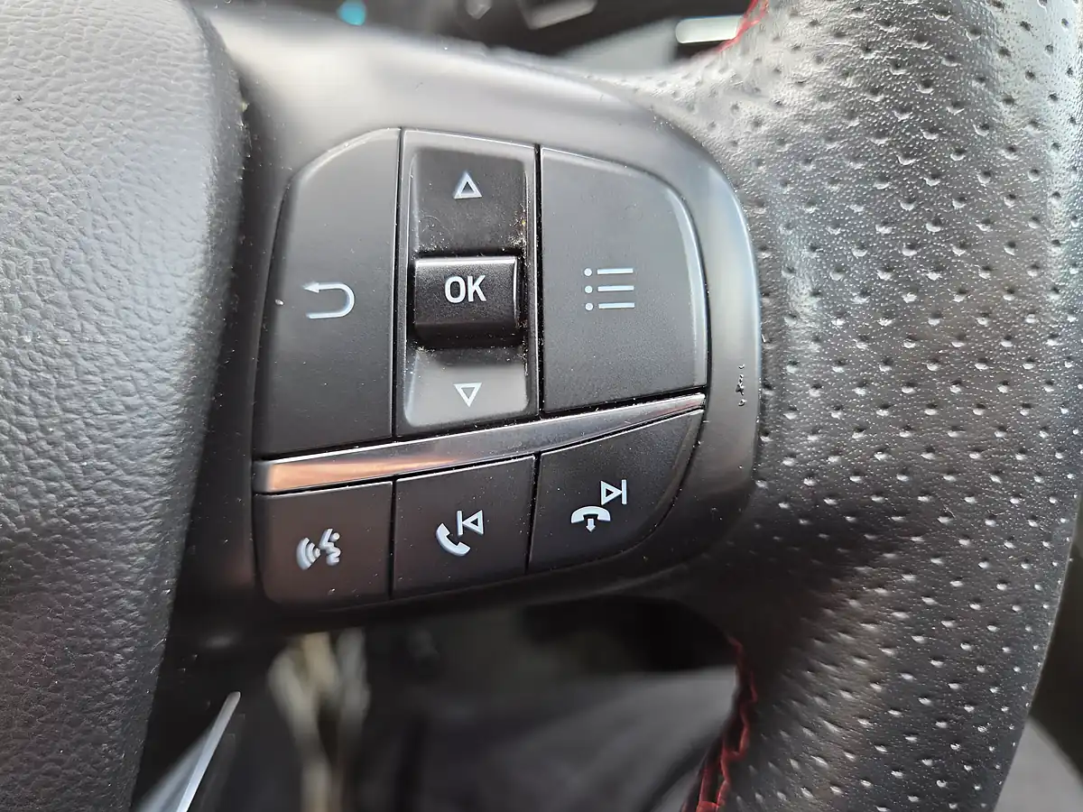 Used 2020 Ford Focus ST-Line X White - Interior and Exterior details 16