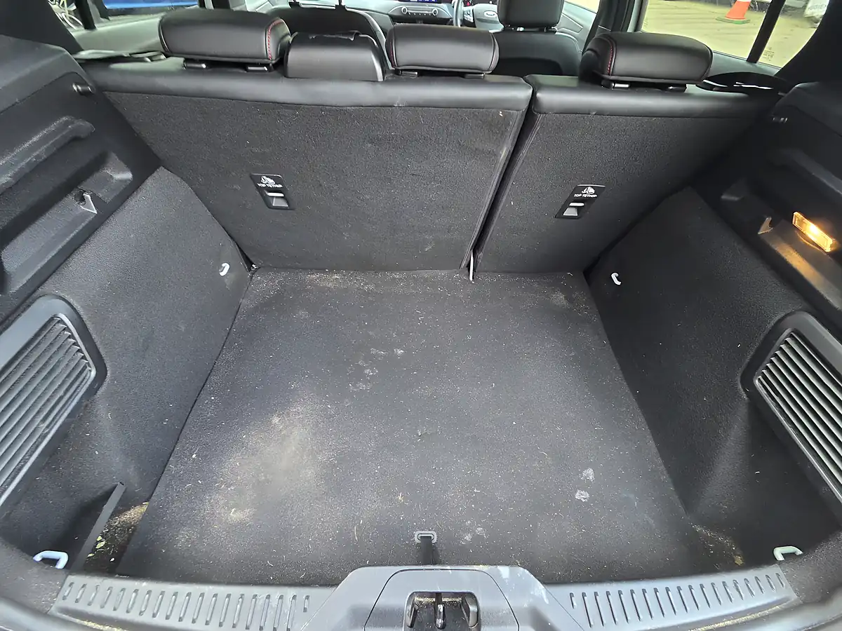 Used 2020 Ford Focus ST-Line X White - Interior and Exterior details 18