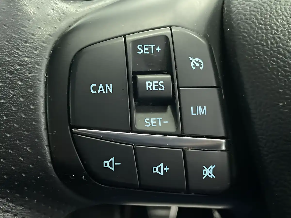 Used 2020 Ford Focus ST-Line X White - Interior and Exterior details 16