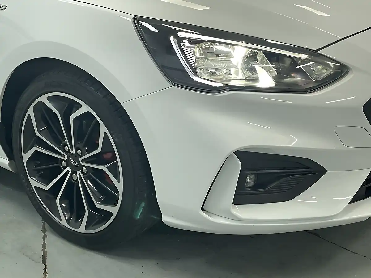 Used 2020 Ford Focus ST-Line X White - Interior and Exterior details 4