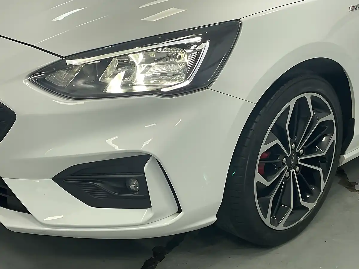 Used 2020 Ford Focus ST-Line X White - Interior and Exterior details 5