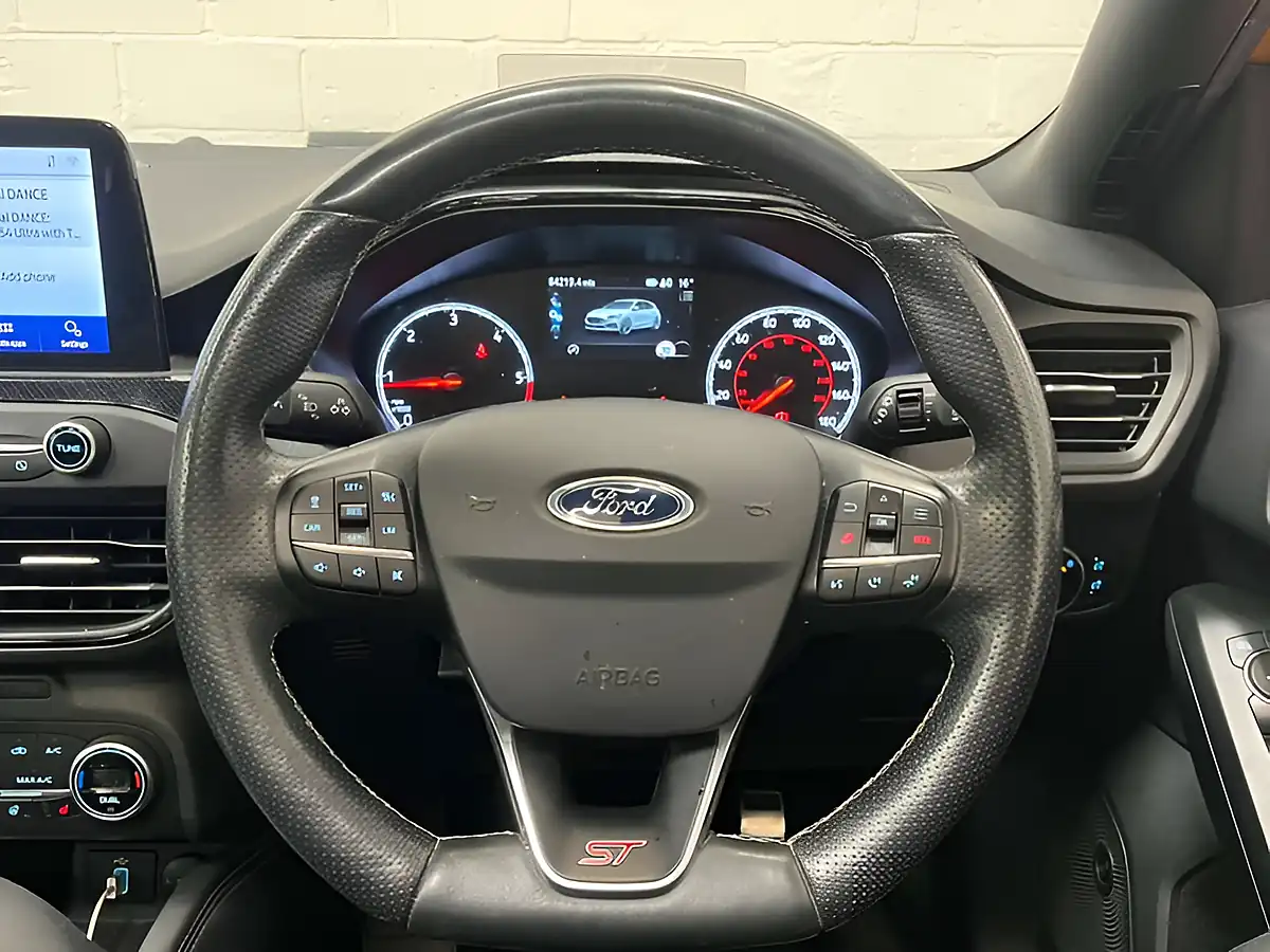 Used 2020 Ford Focus ST Orange - Interior and Exterior details 11