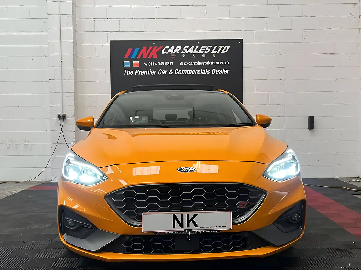 Used 2020 Ford Focus ST Orange - Interior and Exterior details 4