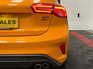 Used 2020 Ford Focus ST Orange - Interior and Exterior details 8