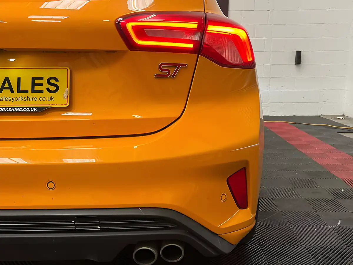 Used 2020 Ford Focus ST Orange - Interior and Exterior details 8