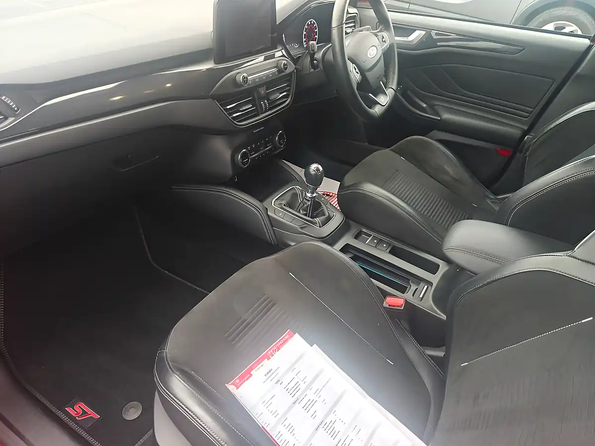 Used 2020 Ford Focus ST Red - Interior and Exterior details 9
