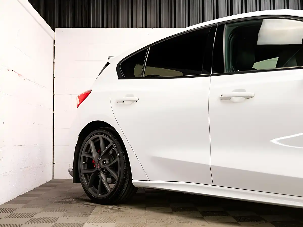 Used 2020 Ford Focus ST White - Interior and Exterior details 3
