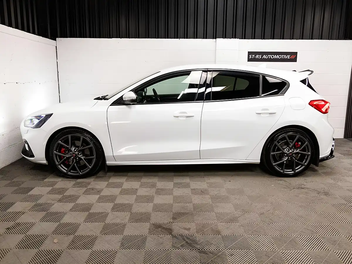 Used 2020 Ford Focus ST White - Interior and Exterior details 4