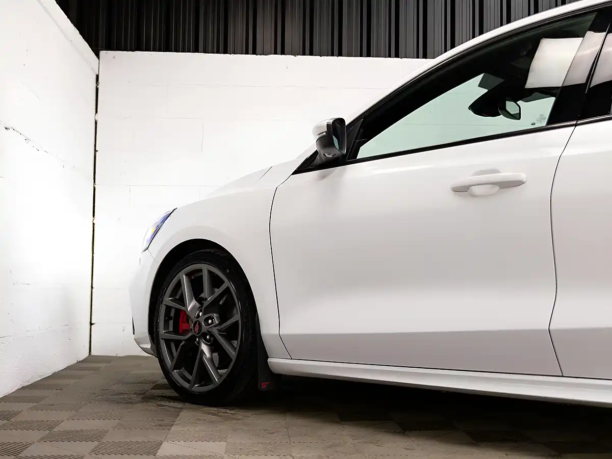 Used 2020 Ford Focus ST White - Interior and Exterior details 9