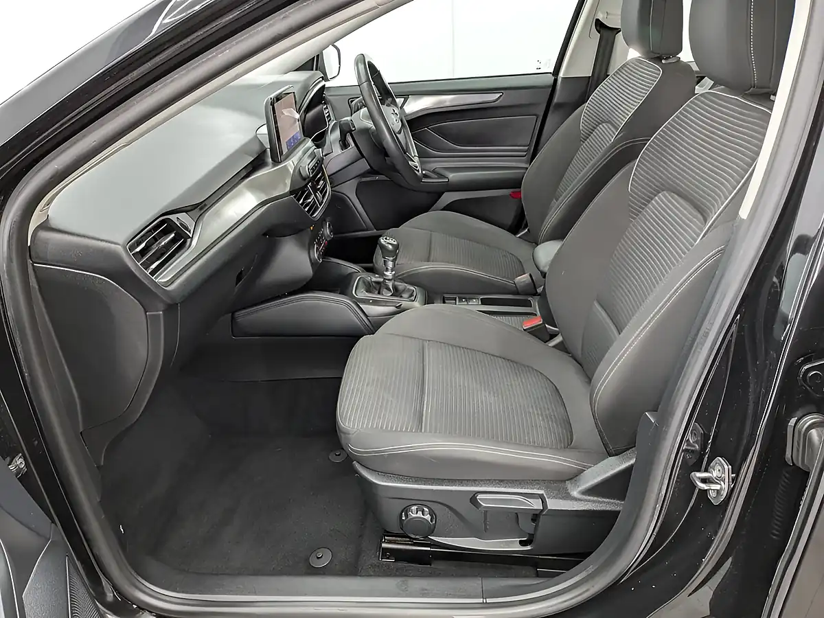 Used 2020 Ford Focus Titanium Agate Black - Interior and Exterior details 11