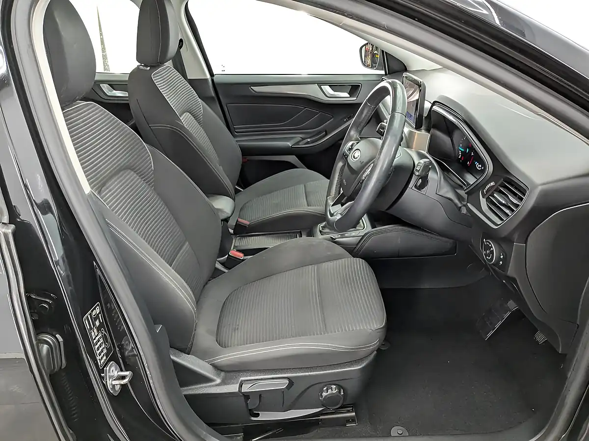 Used 2020 Ford Focus Titanium Agate Black - Interior and Exterior details 13