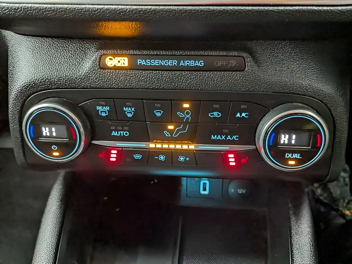 Used 2020 Ford Focus Titanium Agate Black - Interior and Exterior details 14