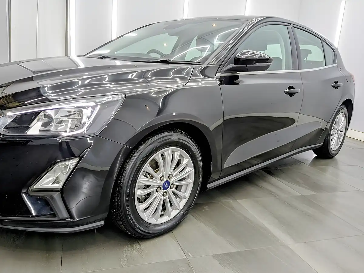 Used 2020 Ford Focus Titanium Agate Black - Interior and Exterior details 3