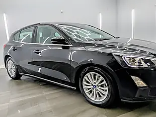 Used 2020 Ford Focus Titanium Agate Black - Interior and Exterior details 4