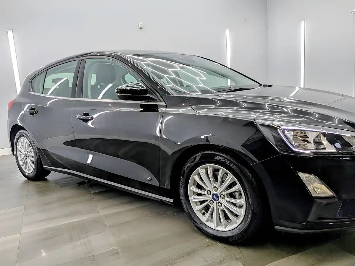 Used 2020 Ford Focus Titanium Agate Black - Interior and Exterior details 4