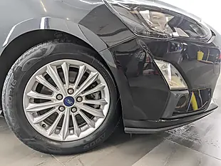 Used 2020 Ford Focus Titanium Agate Black - Interior and Exterior details 5