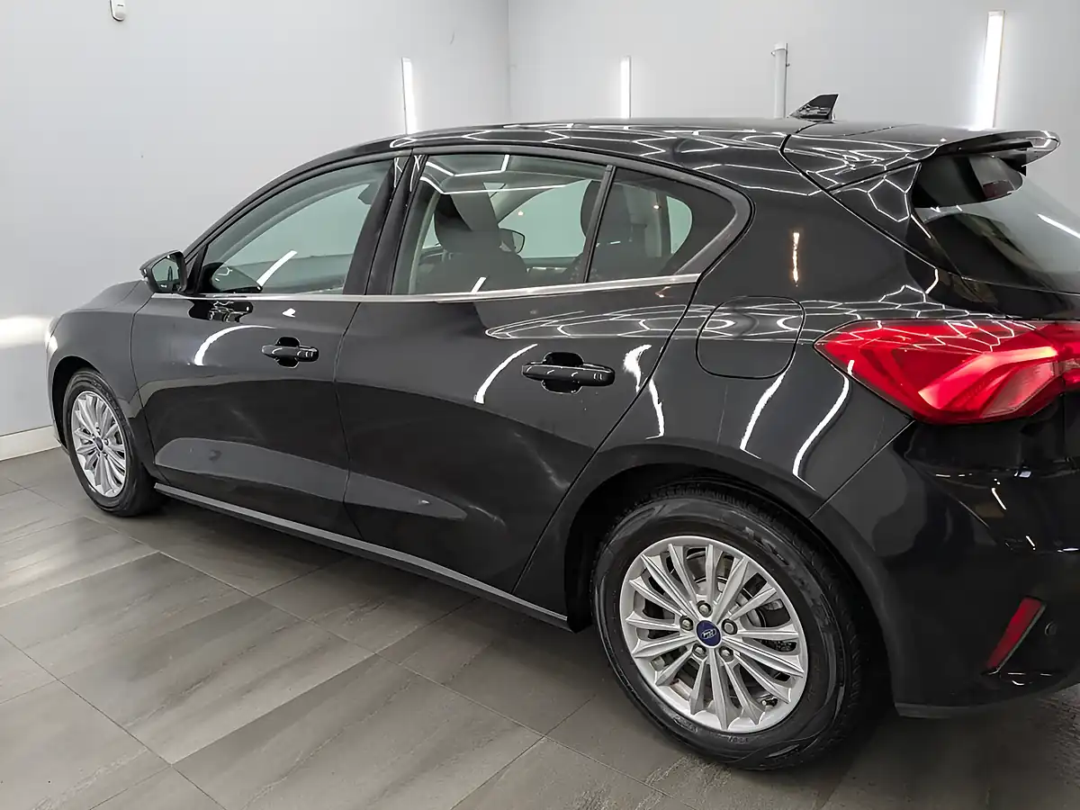Used 2020 Ford Focus Titanium Agate Black - Interior and Exterior details 6
