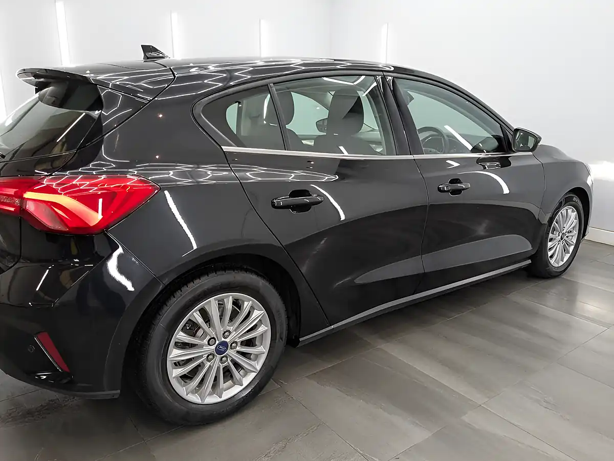 Used 2020 Ford Focus Titanium Agate Black - Interior and Exterior details 8