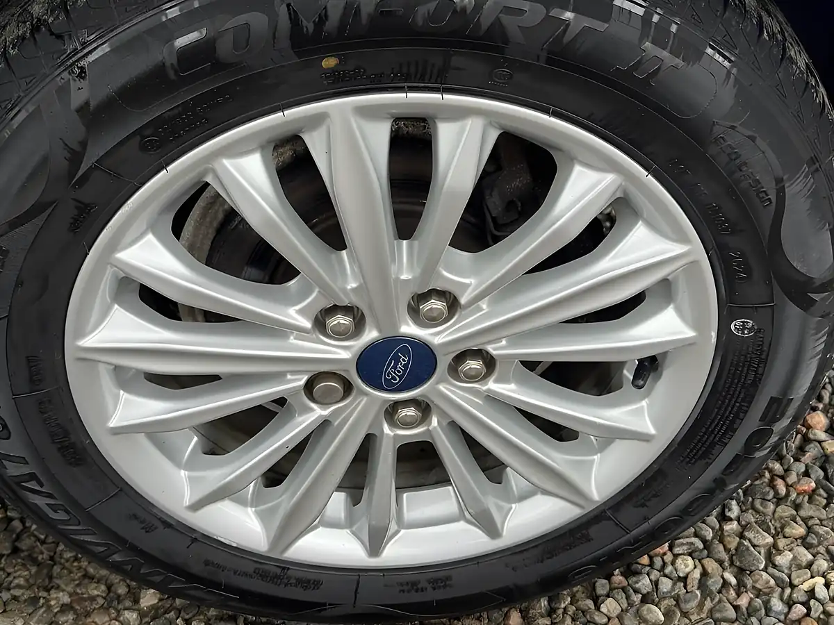 Used 2020 Ford Focus Titanium Blue - Interior and Exterior details 11