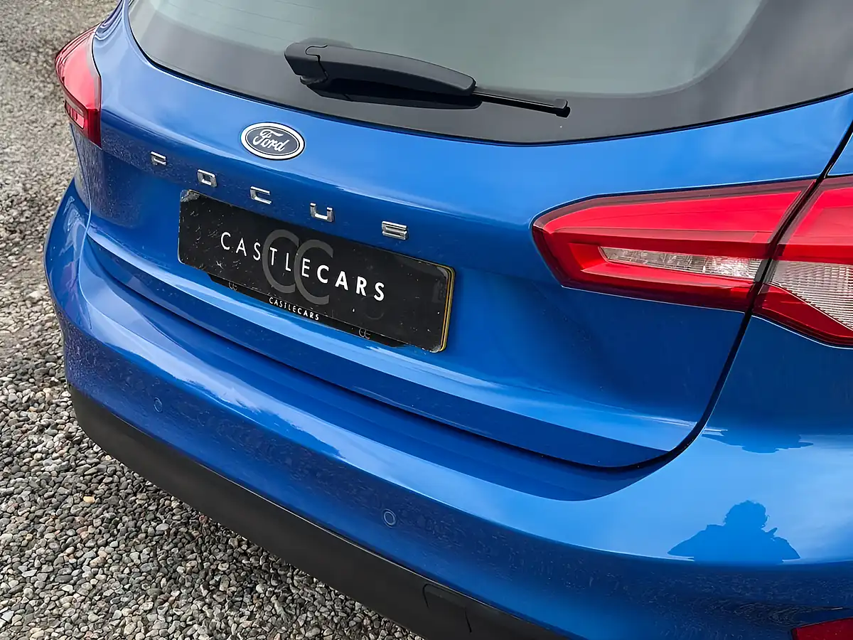 Used 2020 Ford Focus Titanium Blue - Interior and Exterior details 8