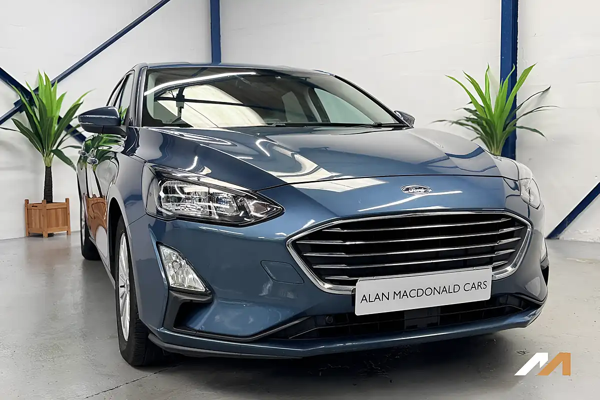 Used 2020 Ford Focus Titanium Chrome Blue - Interior and Exterior details 10