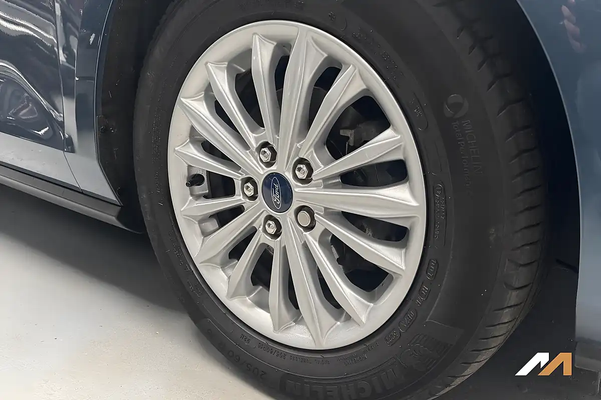 Used 2020 Ford Focus Titanium Chrome Blue - Interior and Exterior details 15