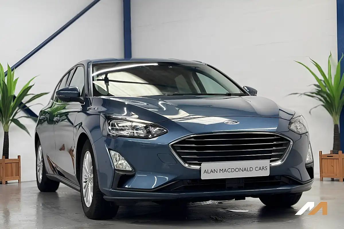 Used 2020 Ford Focus Titanium Chrome Blue - Interior and Exterior details 6