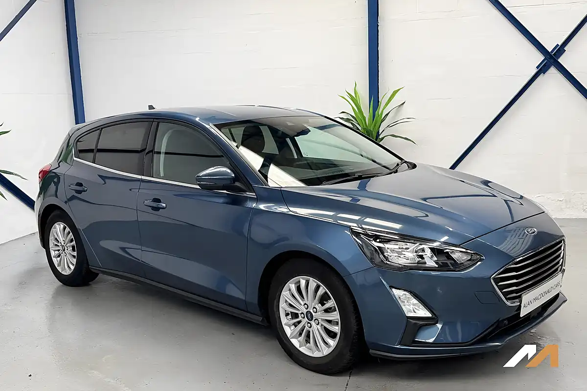 Used 2020 Ford Focus Titanium Chrome Blue - Interior and Exterior details 8