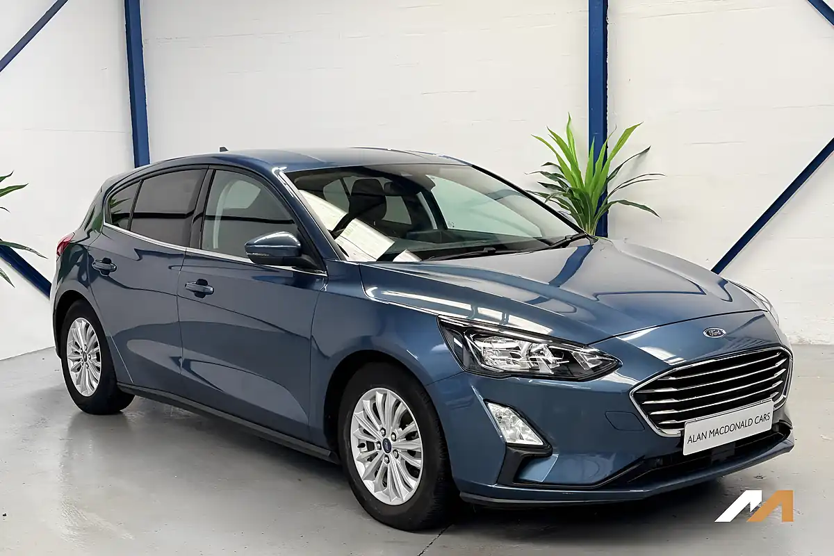 Used 2020 Ford Focus Titanium Chrome Blue - Interior and Exterior details 9