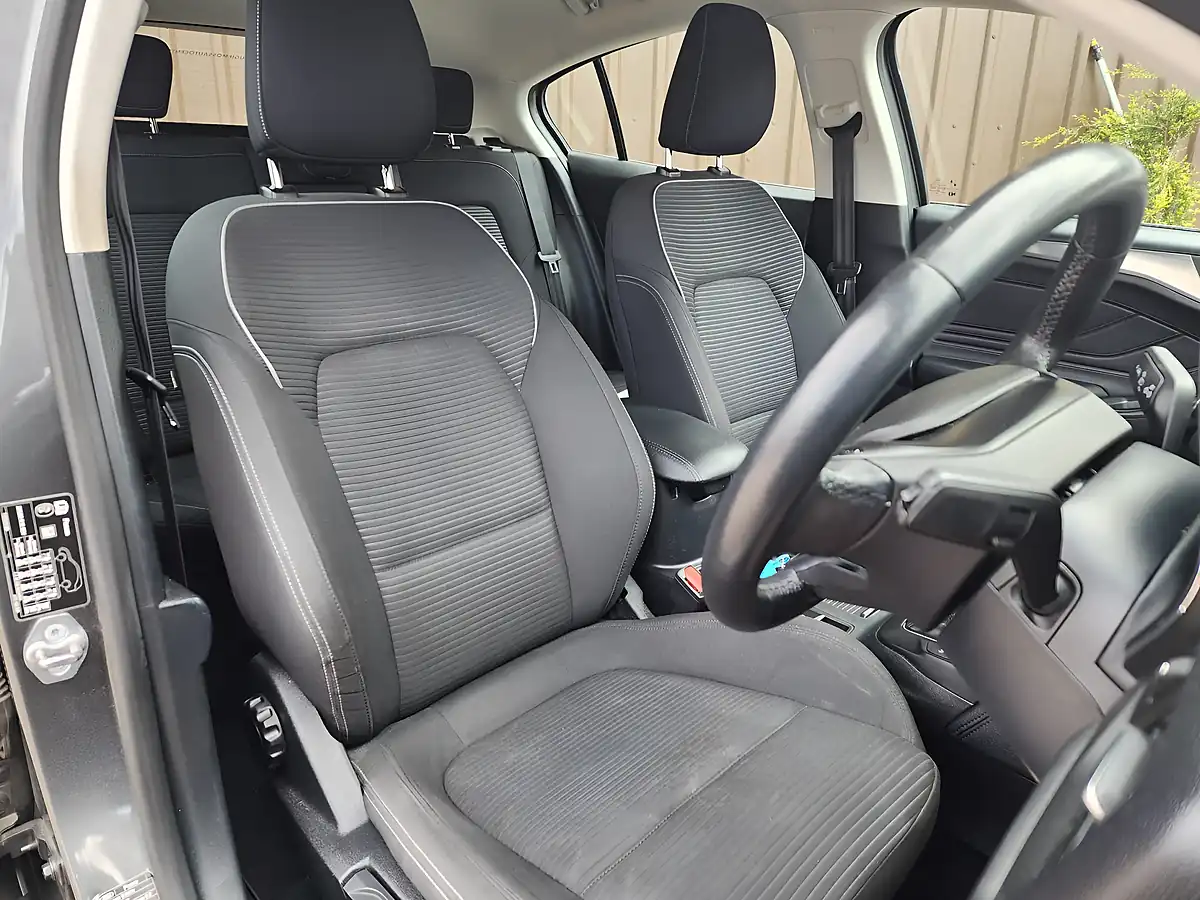 Used 2020 Ford Focus Titanium Grey - Interior and Exterior details 6