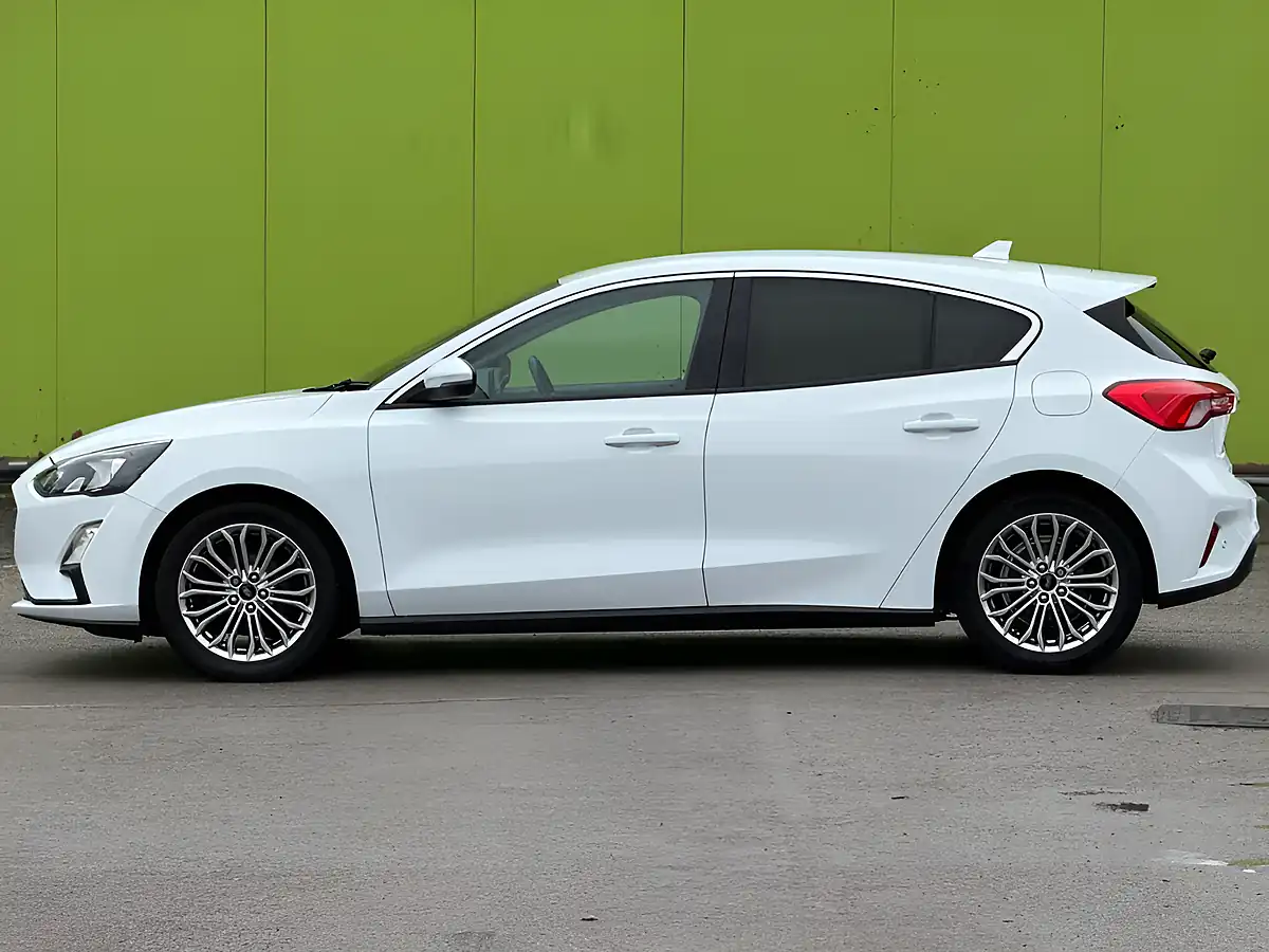 Used 2020 Ford Focus Titanium X White - Interior and Exterior details 8