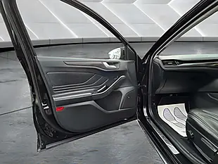 Used 2020 Ford Focus Vignale Black - Interior and Exterior details 14