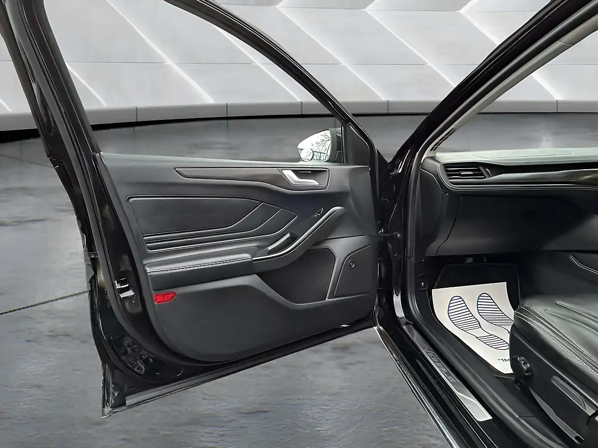 Used 2020 Ford Focus Vignale Black - Interior and Exterior details 14