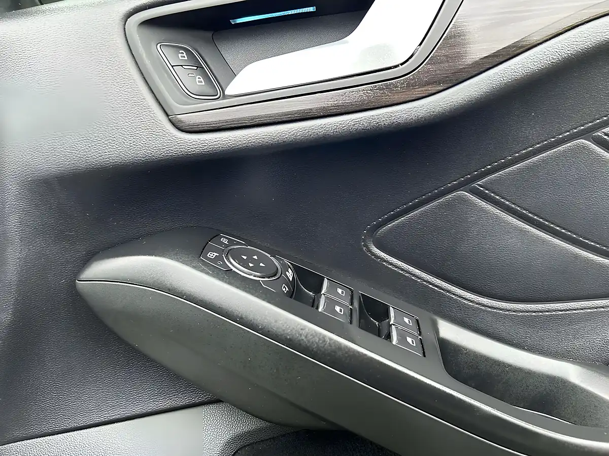 Used 2020 Ford Focus Vignale Black - Interior and Exterior details 15