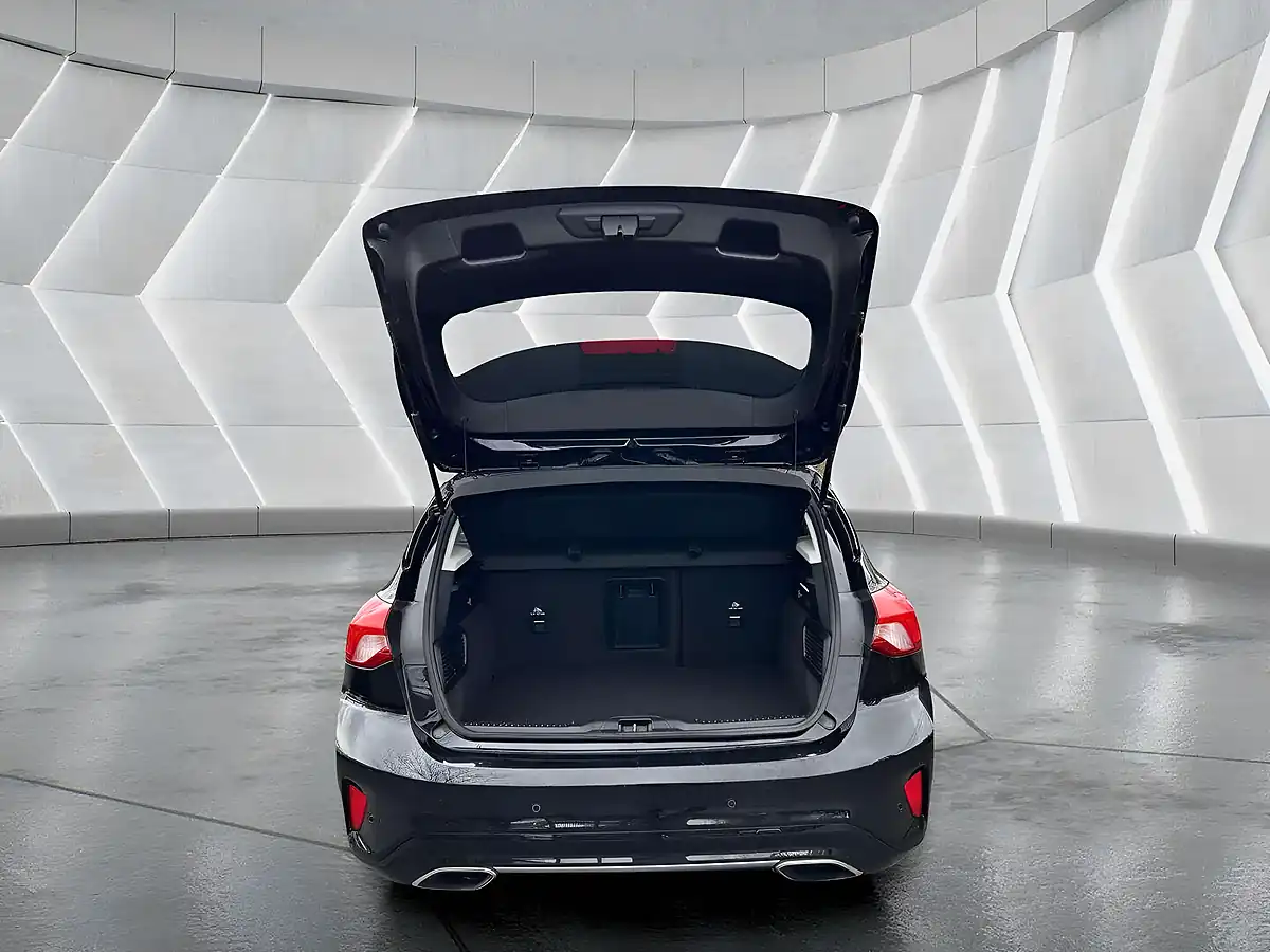 Used 2020 Ford Focus Vignale Black - Interior and Exterior details 17