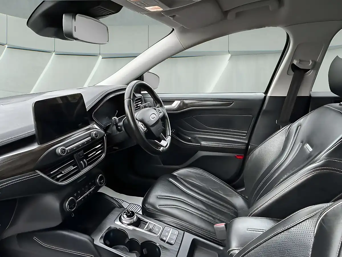 Used 2020 Ford Focus Vignale Black - Interior and Exterior details 18