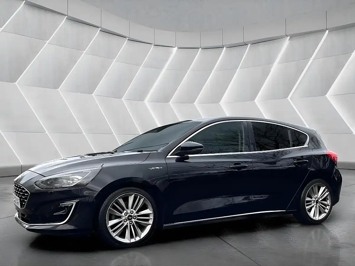 Used 2020 Ford Focus Vignale Black - Interior and Exterior details 4