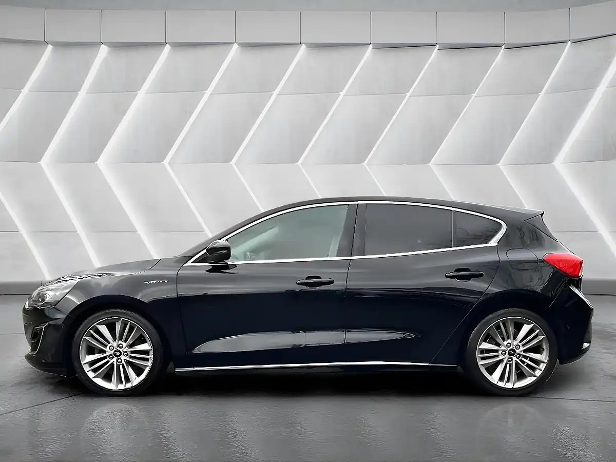 Used 2020 Ford Focus Vignale Black - Interior and Exterior details 8