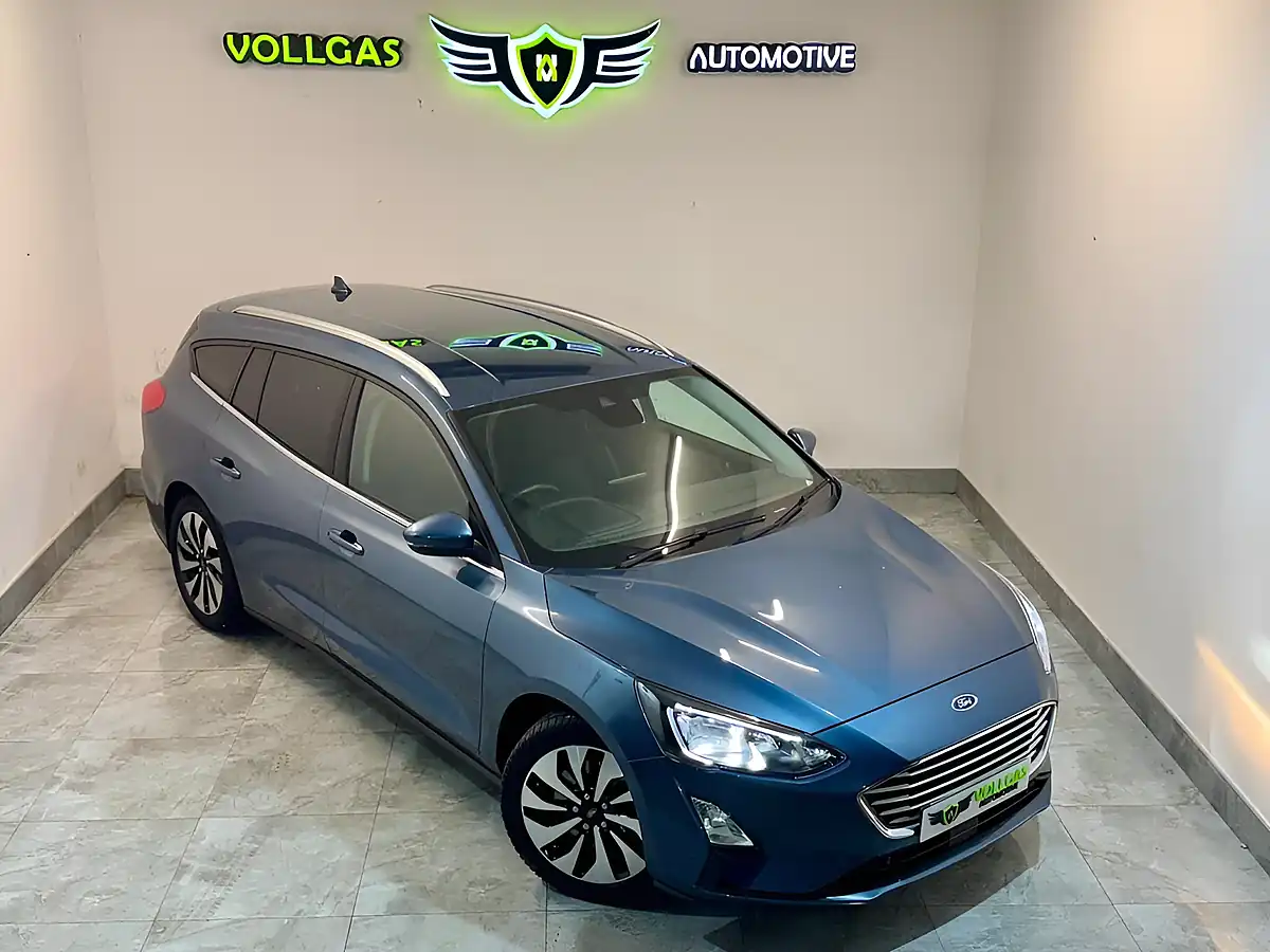 Used 2020 Ford Focus Zetec Blue - Front View
