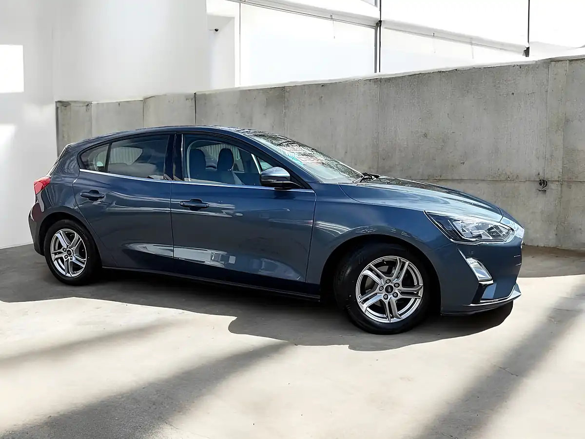 Used 2020 Ford Focus Zetec Blue - Front View