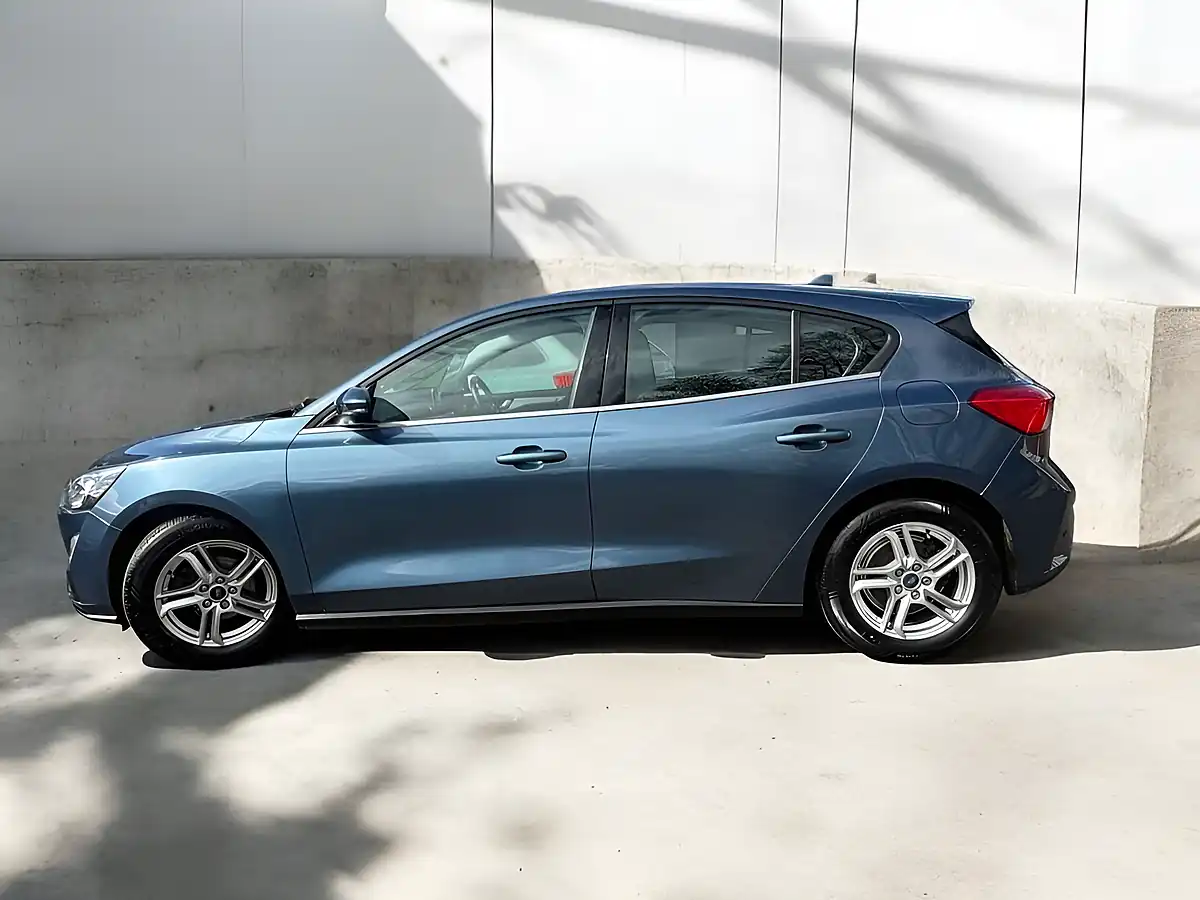 Used 2020 Ford Focus Zetec Blue - Interior and Exterior details 6