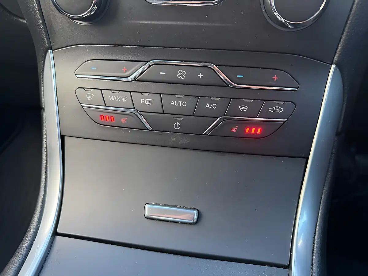 Used 2020 Ford Galaxy Titanium Frozen White - Interior and Exterior details 17