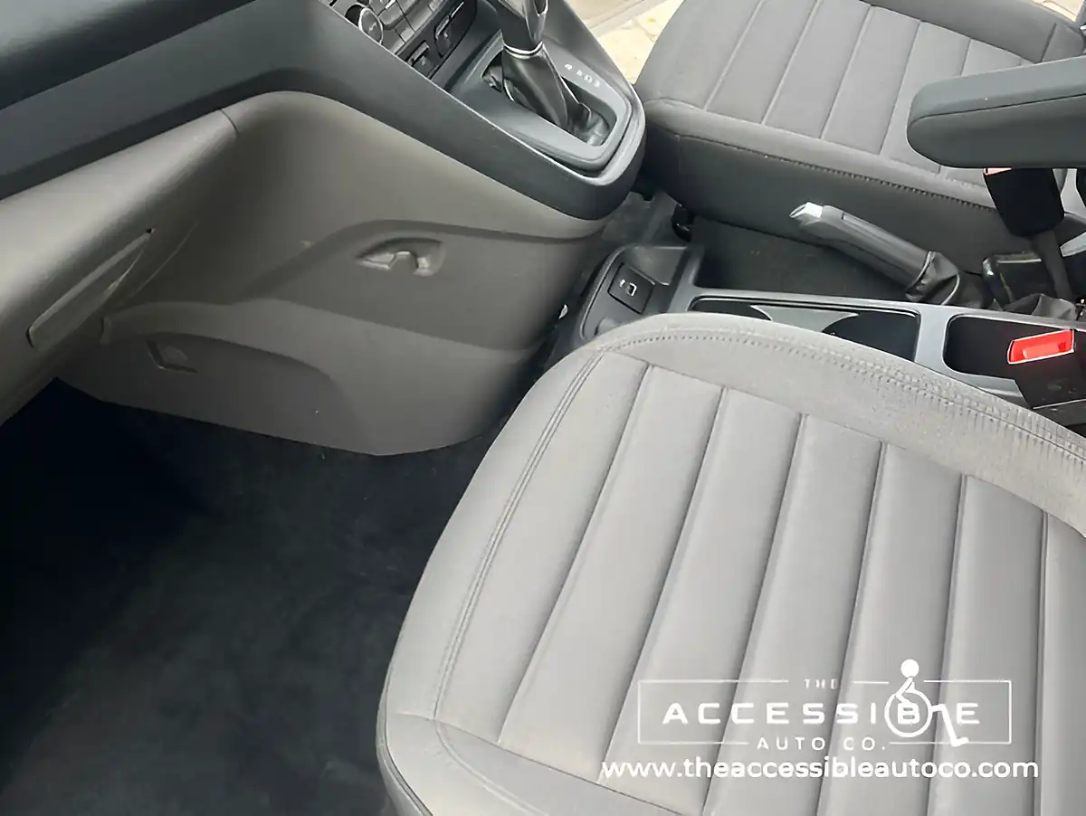Used 2020 Ford Grand Tourneo Connect Titanium Silver - Interior and Exterior details 11