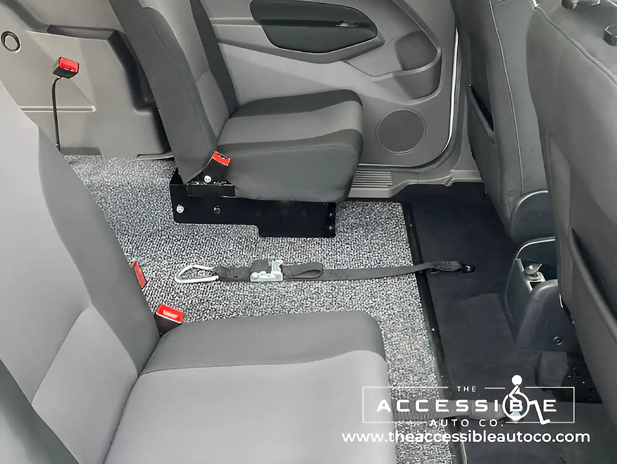Used 2020 Ford Grand Tourneo Connect Titanium Silver - Interior and Exterior details 13