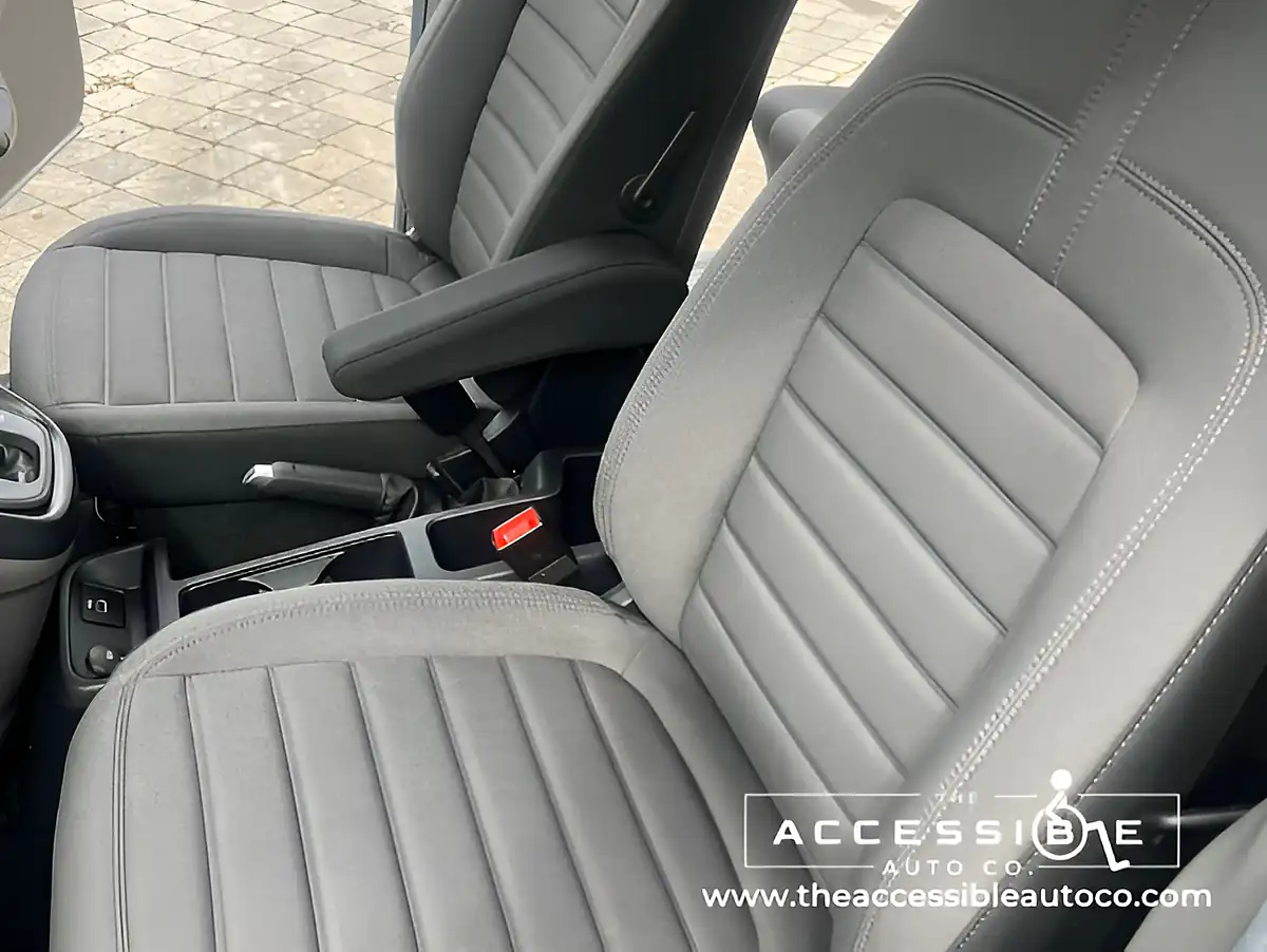 Used 2020 Ford Grand Tourneo Connect Titanium Silver - Interior and Exterior details 14