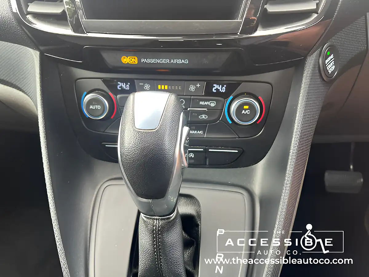 Used 2020 Ford Grand Tourneo Connect Titanium Silver - Interior and Exterior details 15
