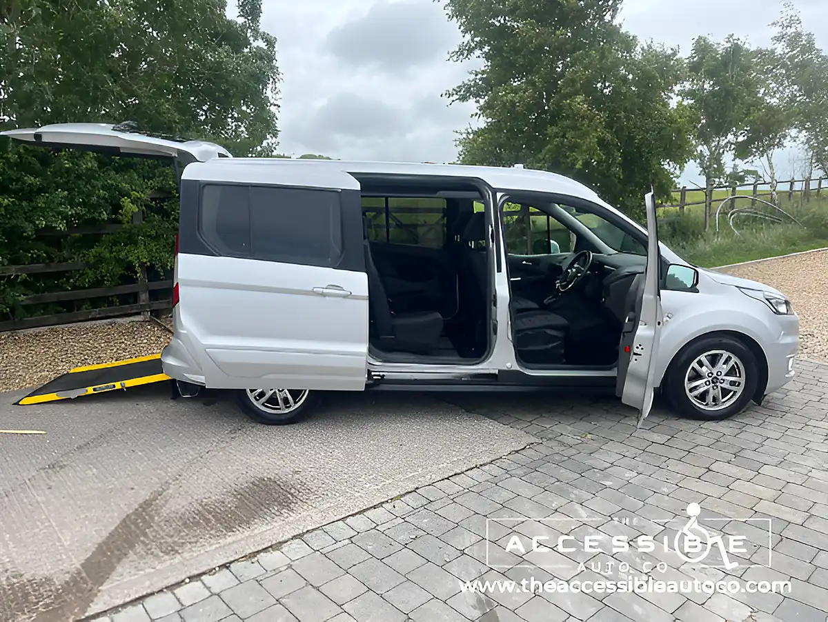 Used 2020 Ford Grand Tourneo Connect Titanium Silver - Interior and Exterior details 6