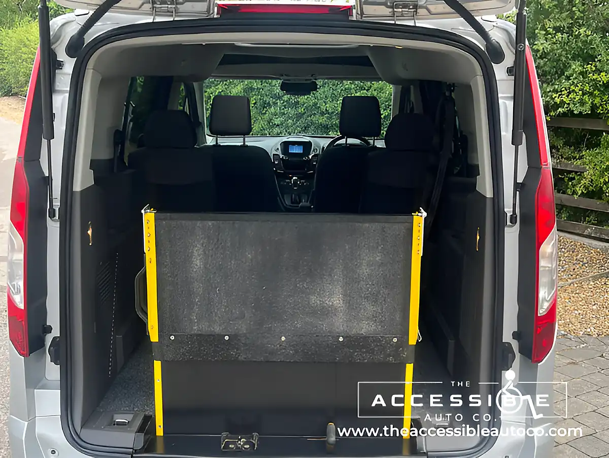 Used 2020 Ford Grand Tourneo Connect Titanium Silver - Interior and Exterior details 9
