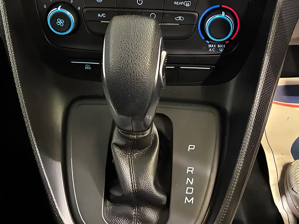 Used 2020 Ford Grand Tourneo Connect Zetec Blue - Interior and Exterior details 17
